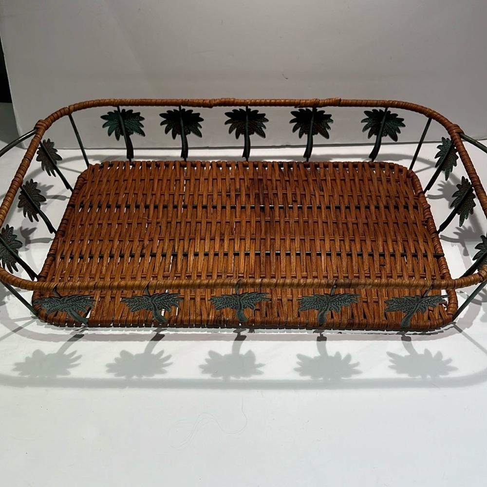 Pyrex large tray holder in wicker and metal